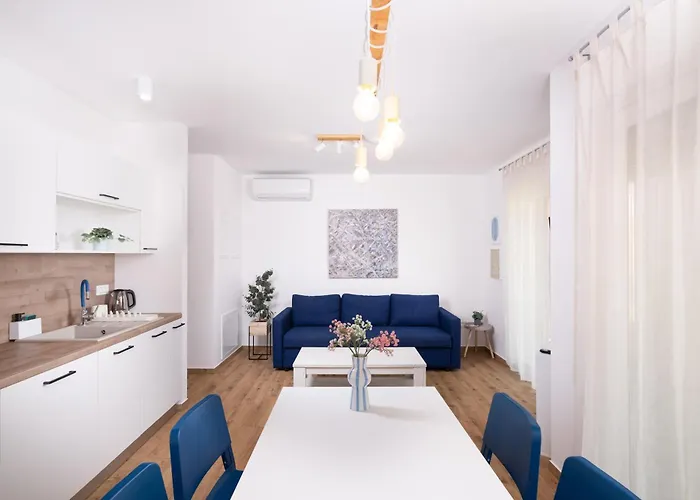 Apartment Lav