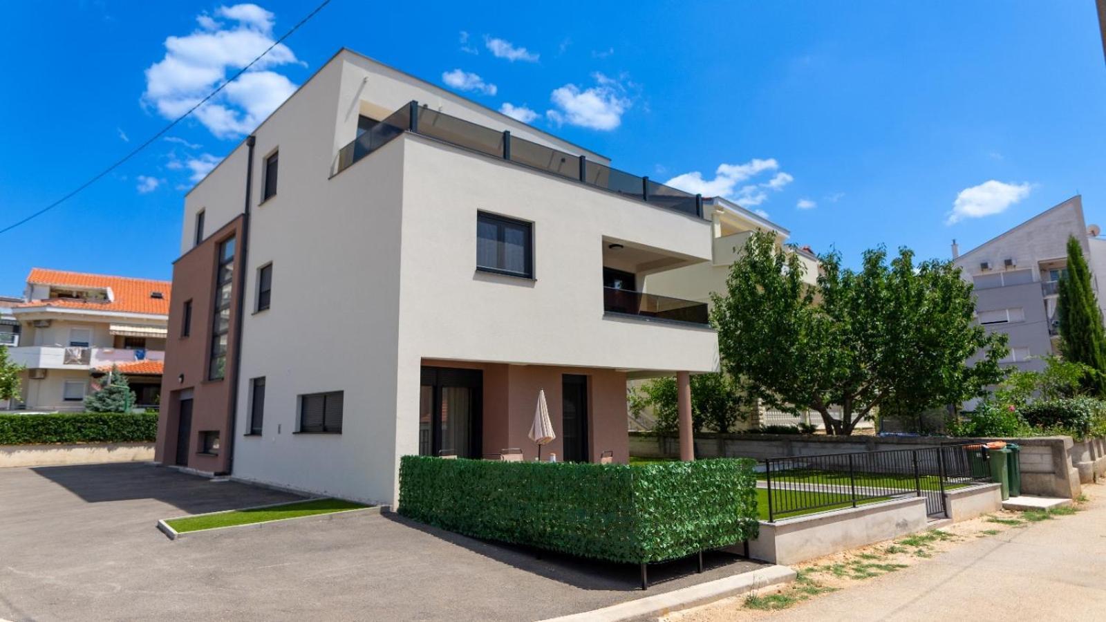 Lav Apartment *